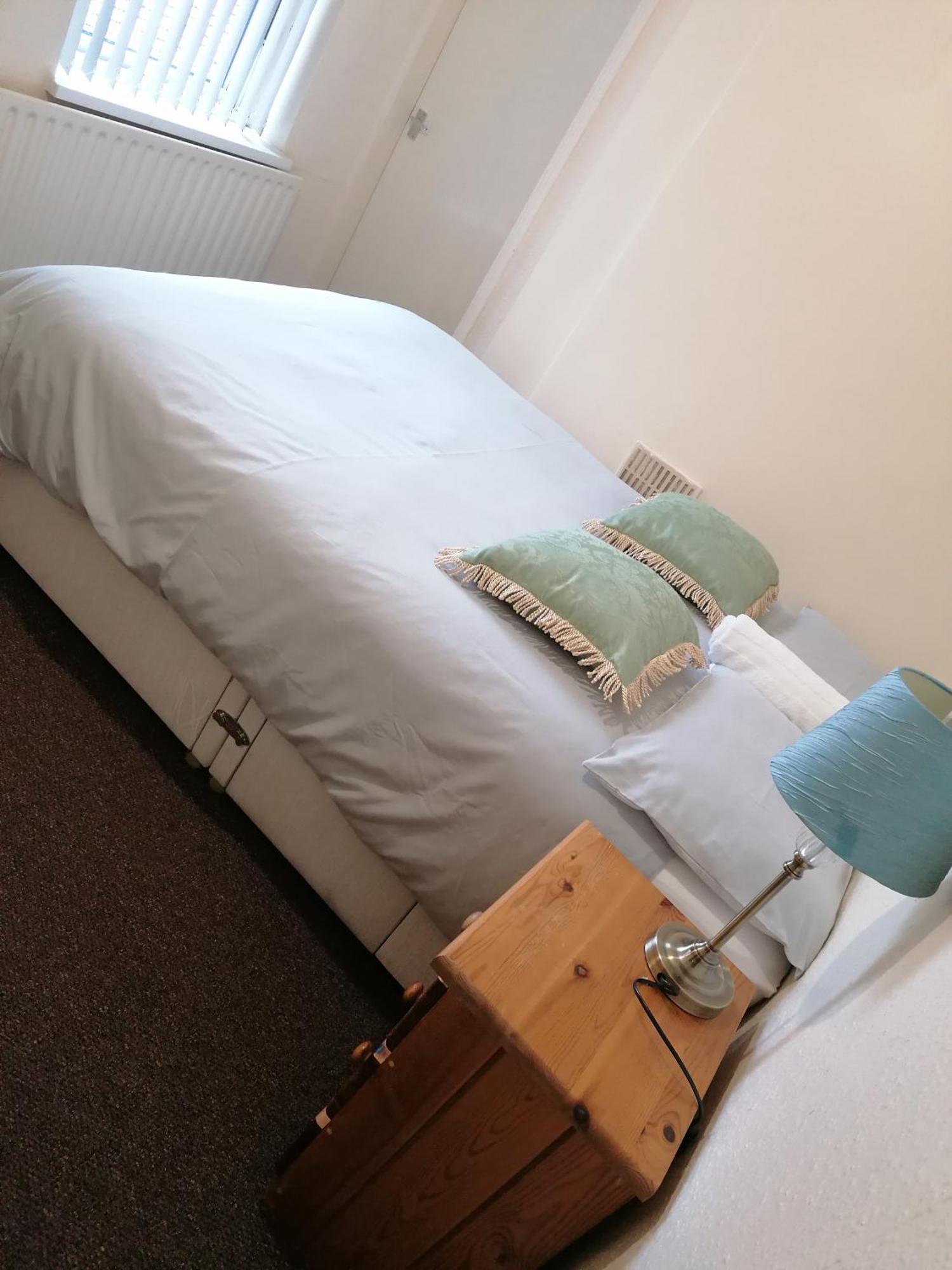 Hygis Home Of Relaxations Stoke-on-Trent エクステリア 写真